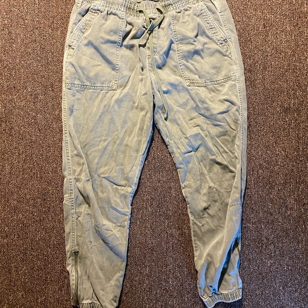 GAP Women’s Casual Olive Cargo Pants